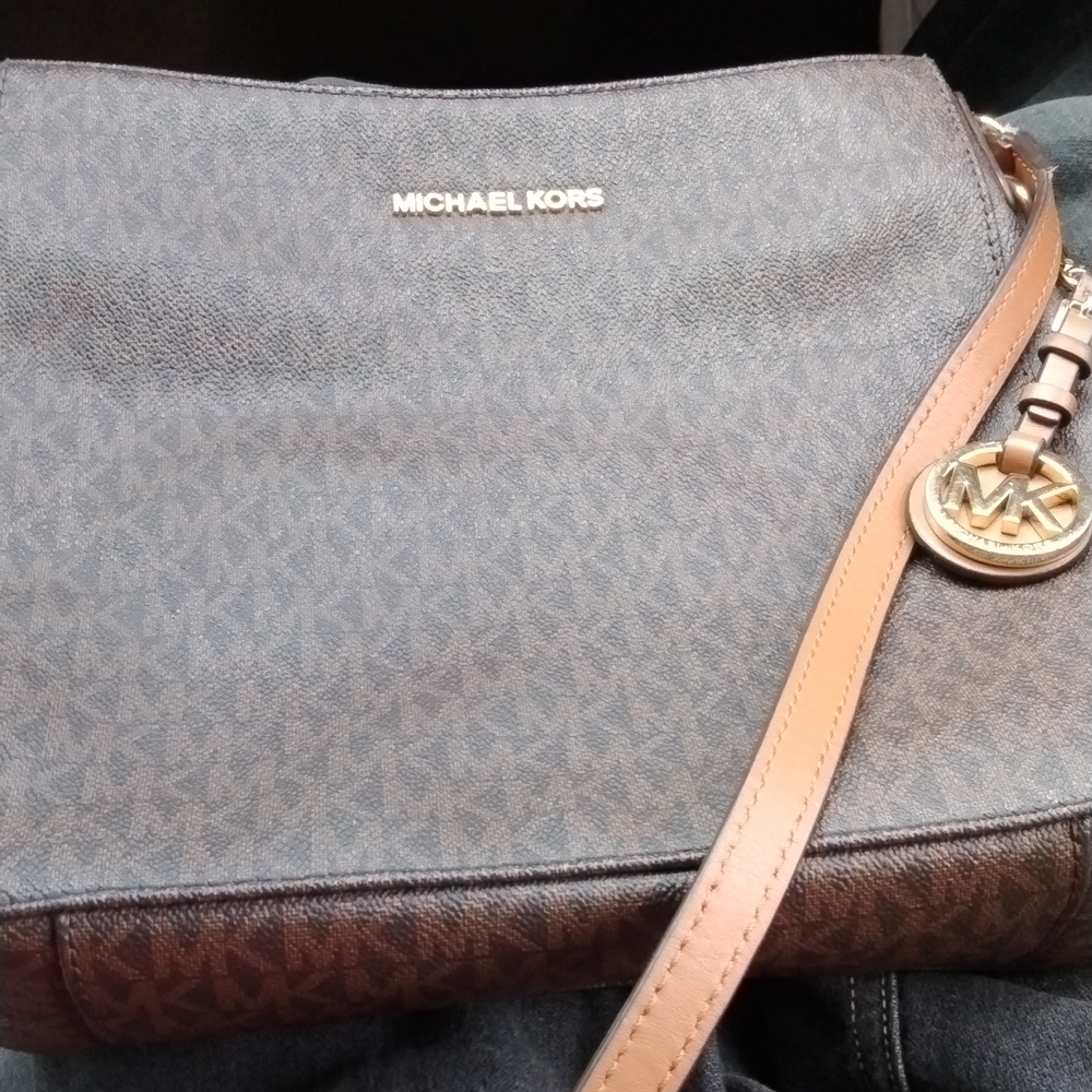 Micheal Kors purse